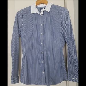Women’s Gap stretch button down oxford style shirt